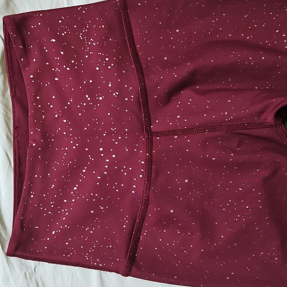 Beyond Yoga Maroon and Gold Patterned Leggings, Size S - Picture 4 of 10